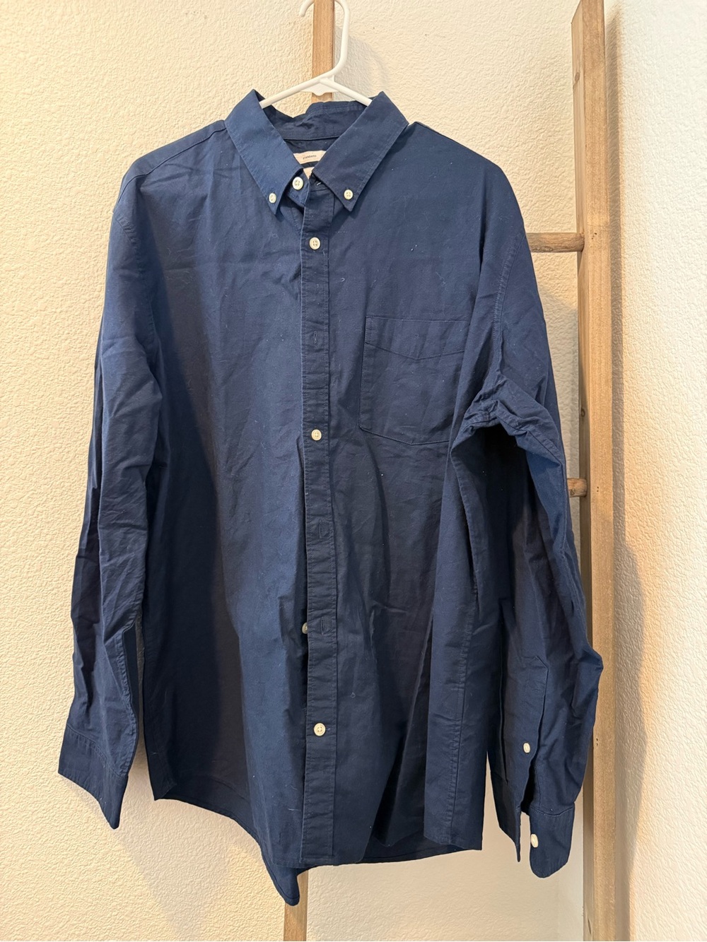 GAP Men's Long Sleeve Button-Down Shirt in Navy